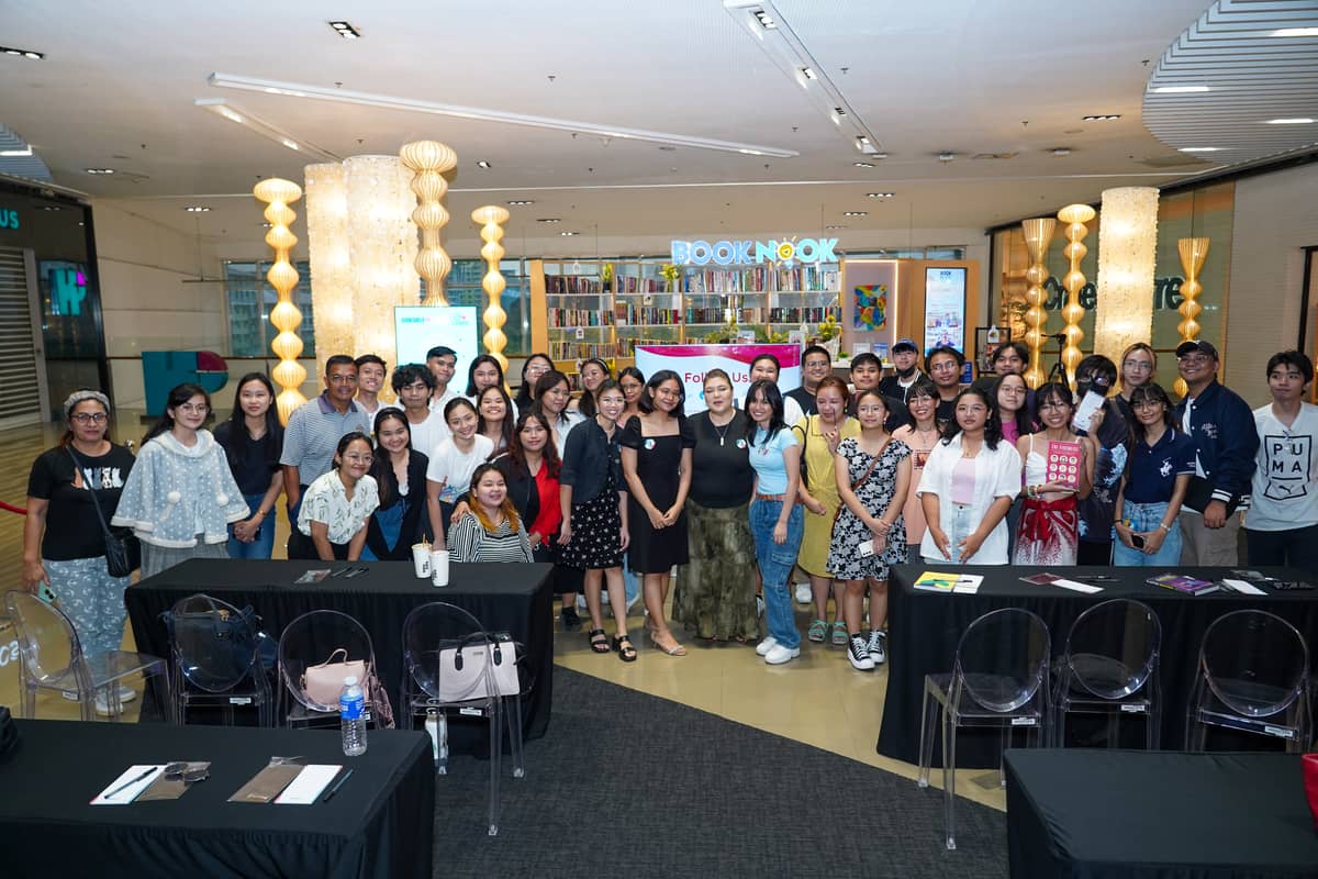 Organizers and attendees of the workshop.
